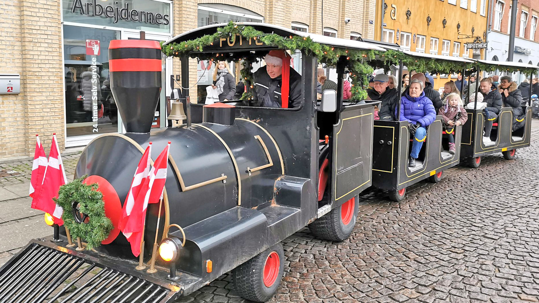 juletoget futte koerer rundt i koege centrum kultur koege