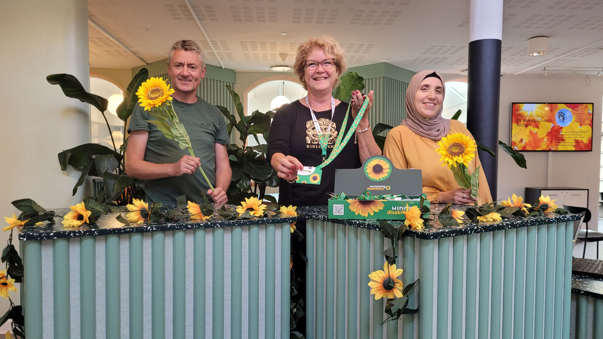 solsikkerne blomstrer paa biblioteket kulturnyt paa kultur koege